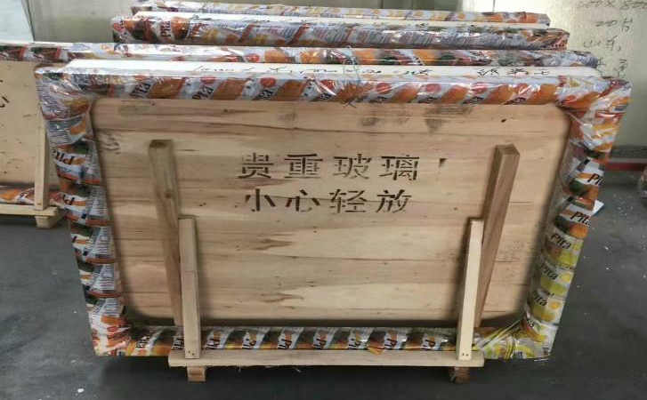 �U����